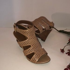 NWOT Franco Sarto Beige Heels